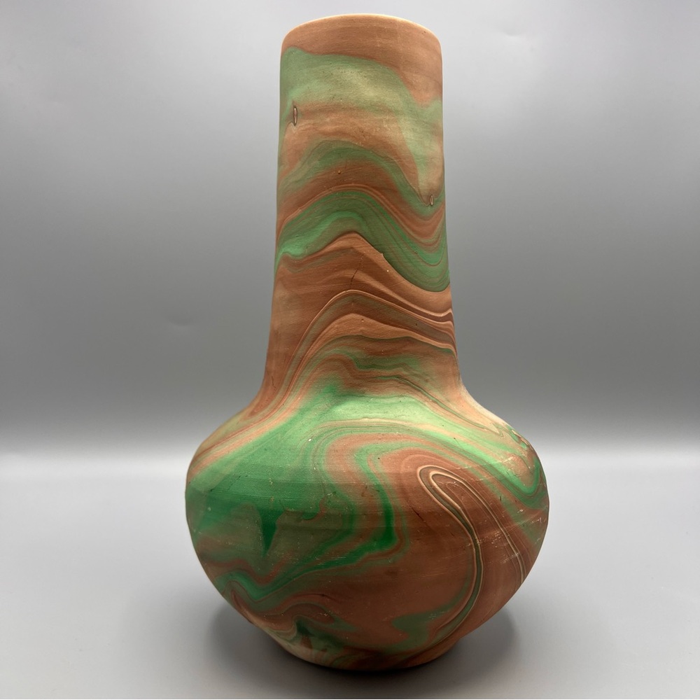VINTAGE NEMADJI POTTERY BROWN, GREEN MARBLE SWIRL VASE MADE IN MT RUSHMORE USA